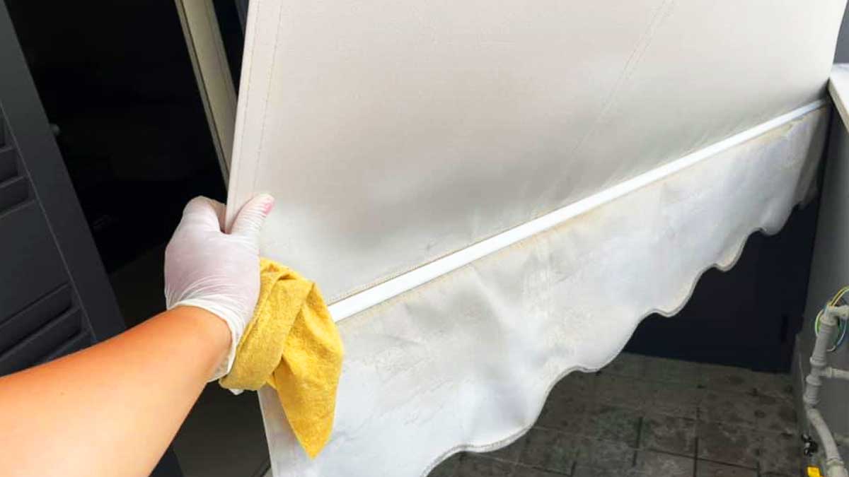 Come fare la pulizia delle Tende da sole e togliere lo sporco e le macchie di muffa