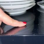 Come catturare la polvere sui mobili con rimedi naturali e trucchi casalinghi