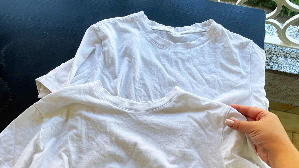 Come far tornare più bianche le T-shirt ingrigite e con aloni di sudore