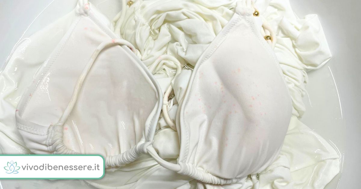Come togliere le macchie dai costumi con rimedi naturali
