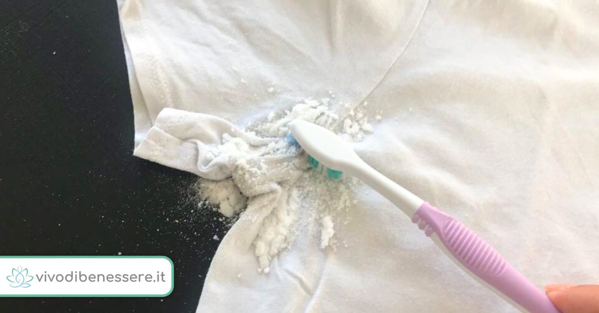 4 Rimedi per togliere le macchie di sudore dai tessuti