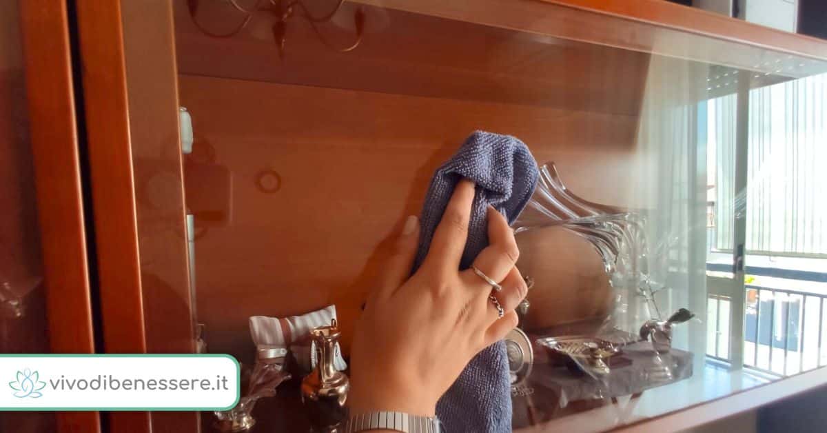 Come pulire la Vetrinetta del Salotto dentro e fuori