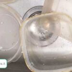 Come sgrassare i contenitori di plastica unti e ingialliti?