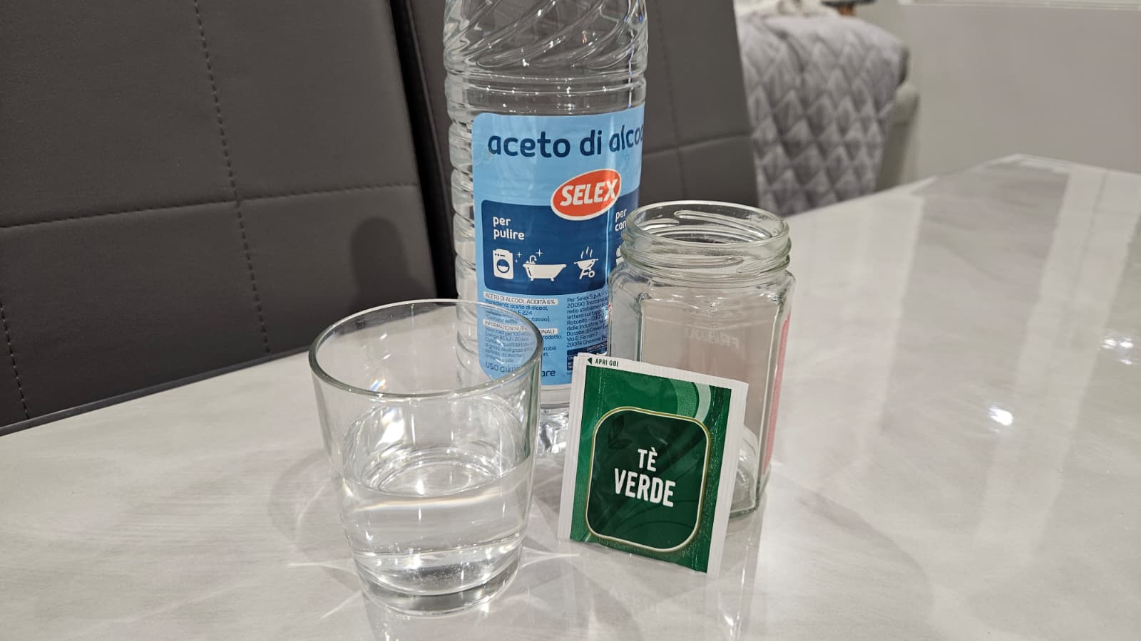 Come eliminare la puzza di umido in casa e sui panni con un solo rimedio naturale Come eliminare la puzza di umido in casa e sui panni con un solo rimedio naturale