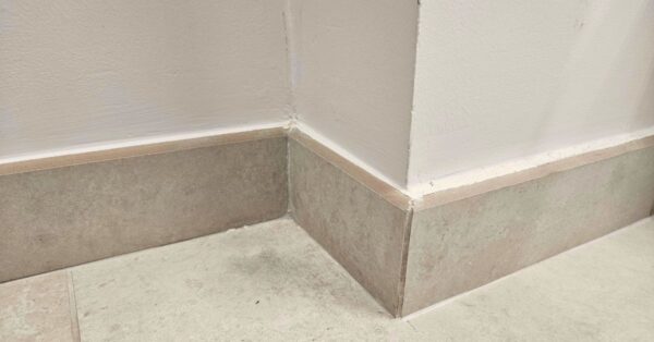 Questa è la regola d’oro per pulire i battiscopa per non creare altro sporco