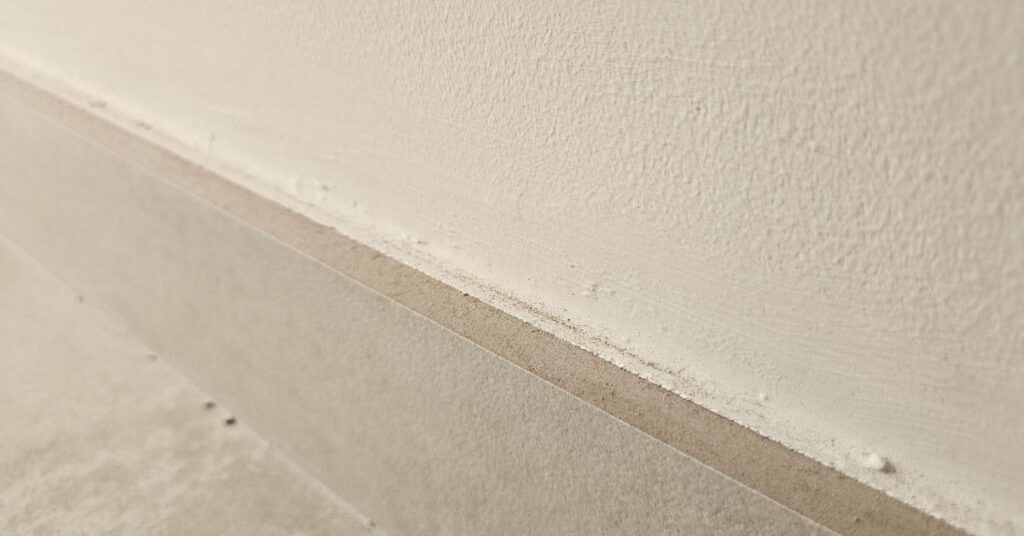 Questa è la regola d’oro per pulire i battiscopa per non creare altro sporco