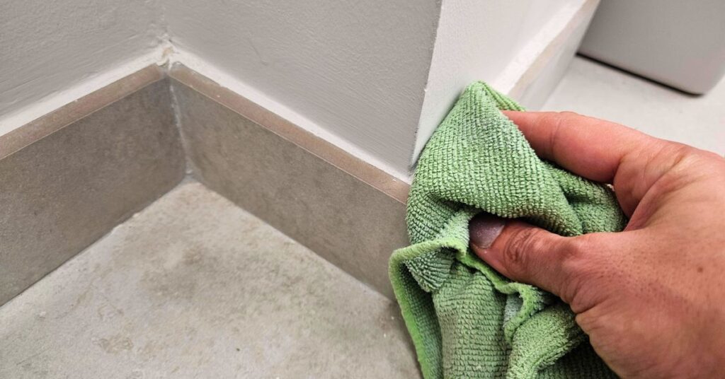 Questa è la regola d’oro per pulire i battiscopa per non creare altro sporco