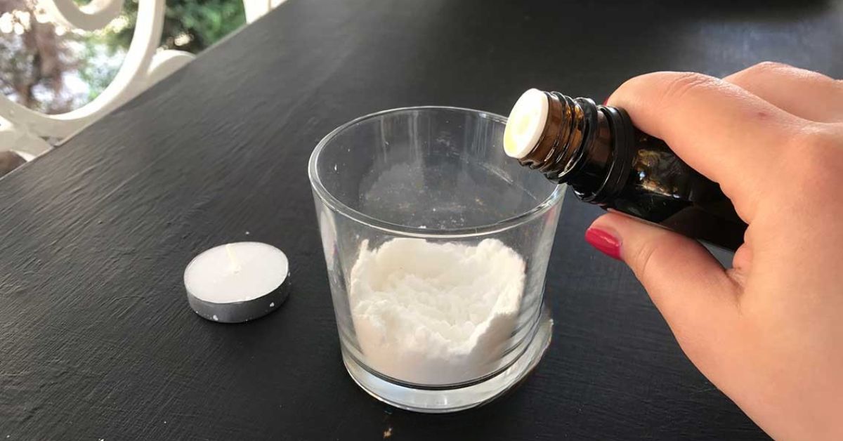 Con il profumatore in polvere fai da te non ci sarà più puzza di fogna in bagno Con il profumatore in polvere fai da te non ci sarà più puzza di fogna in bagno