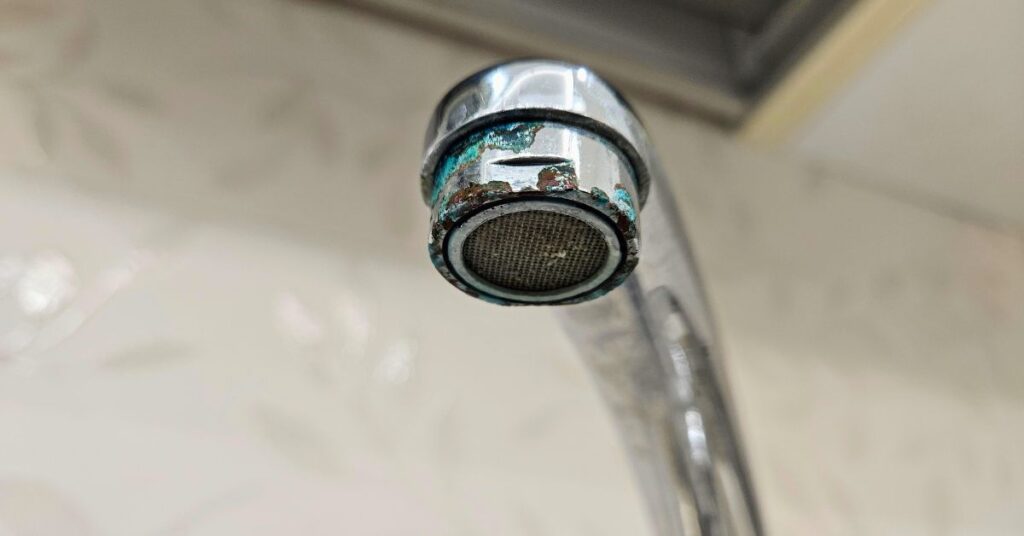 Come ho tolto il calcare dai rubinetti con il metodo del sacchetto