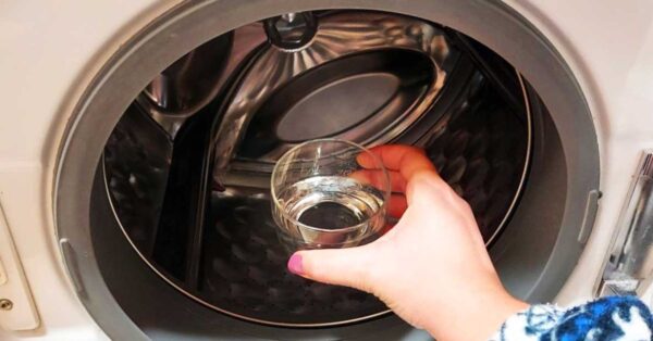 Se risale la puzza dal cestello la lavatrice ha bisogno di un lavaggio a vuoto