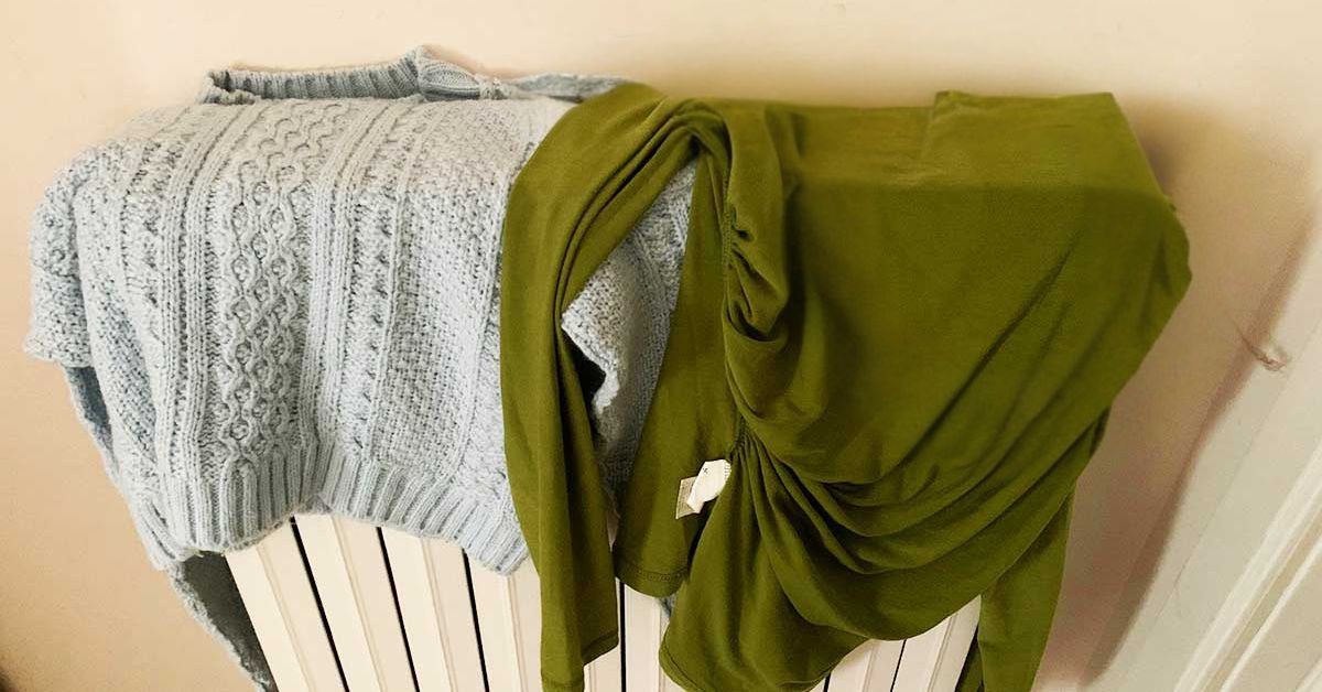 Ogni tipo di bucato va asciugato diversamente sul termosifone per non farlo puzzare di umido Ogni tipo di bucato va asciugato diversamente sul termosifone per non farlo puzzare di umido