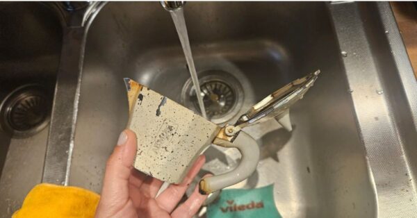 La moka sporca e macchiata ritorna a fare il caffè buono se lavata con cura