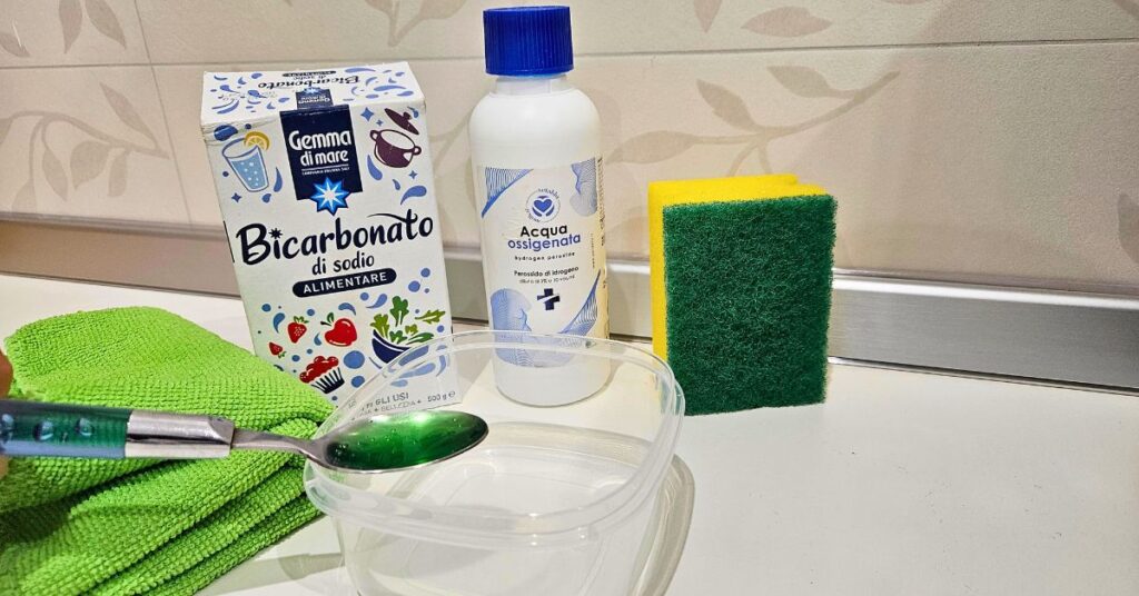 Questa cremina per sgrassare il forno non la conoscono tutti ma funziona davvero Questa cremina per sgrassare il forno non la conoscono tutti ma funziona davvero