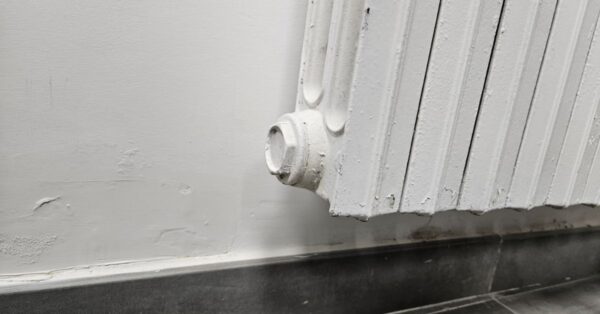 Dove si accumula la polvere quando accendi i termosifoni e come non farla tornare