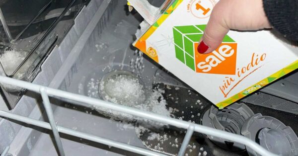 Dimentichiamo di metterlo ma in lavastoviglie rende i bicchieri lucidi e senza aloni