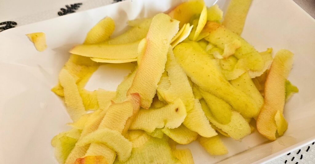 Tutti i cattivi odori della cucina spariranno con questo decotto naturale Tutti i cattivi odori della cucina spariranno con questo decotto naturale