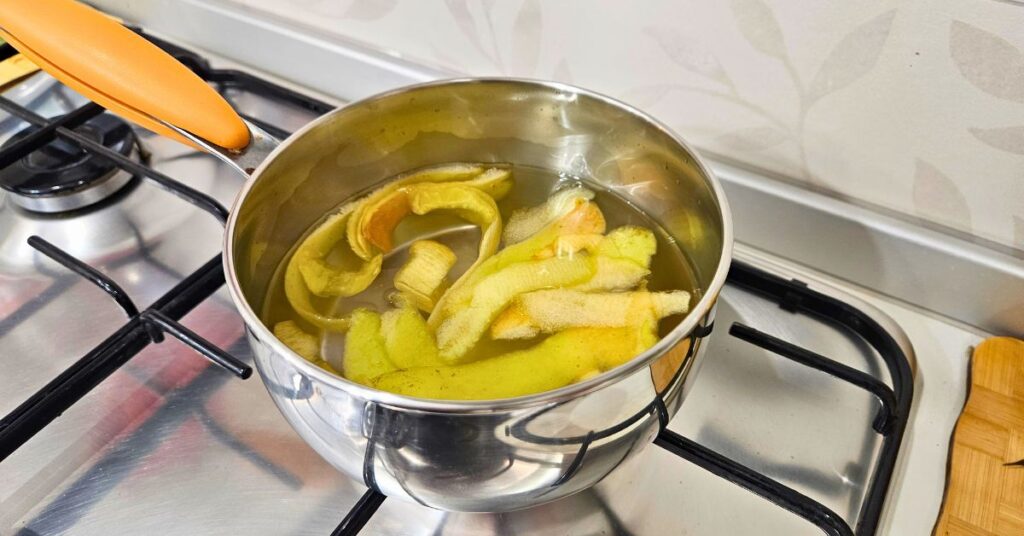 Tutti i cattivi odori della cucina spariranno con questo decotto naturale Tutti i cattivi odori della cucina spariranno con questo decotto naturale