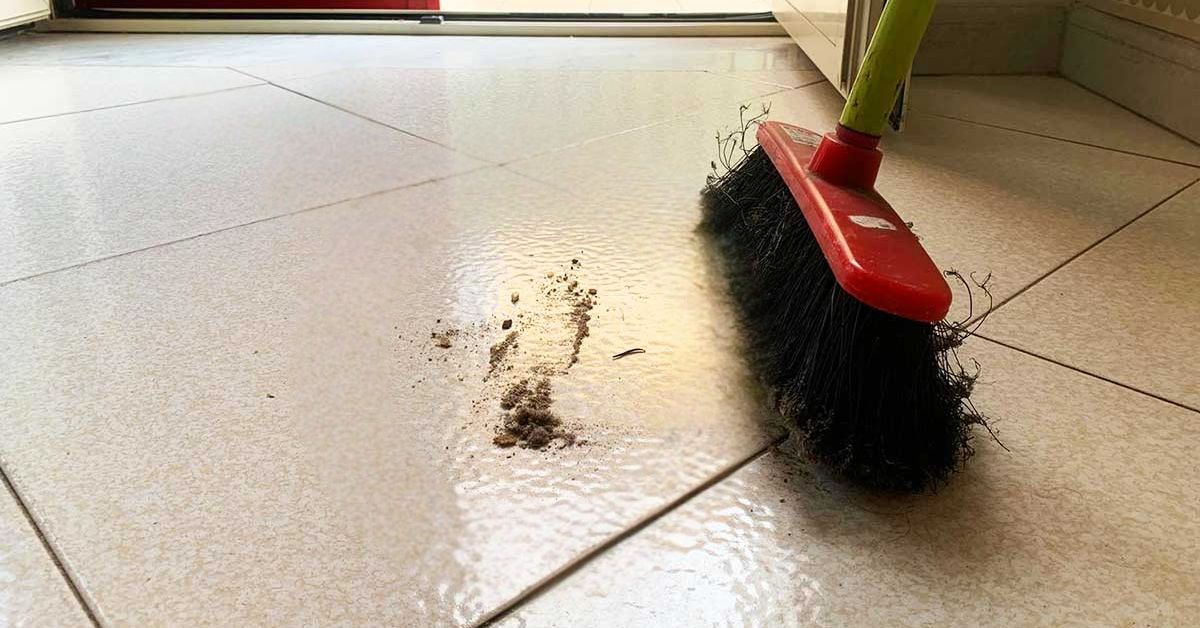 Questi sono i posti inaspettati dove si forma la polvere e vanno puliti per non farla tornare Questi sono i posti inaspettati dove si forma la polvere e vanno puliti per non farla tornare