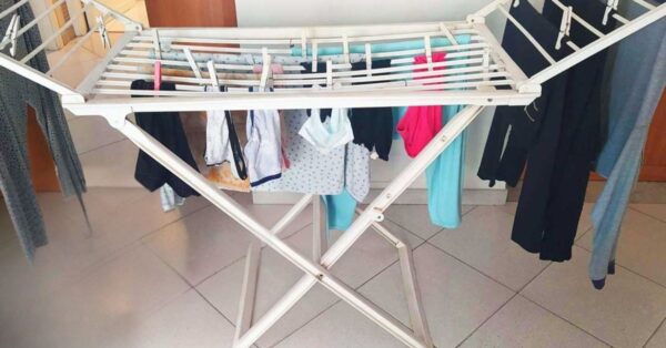 Il bucato sullo stendino puzza? Ecco le soluzioni che fanno per te