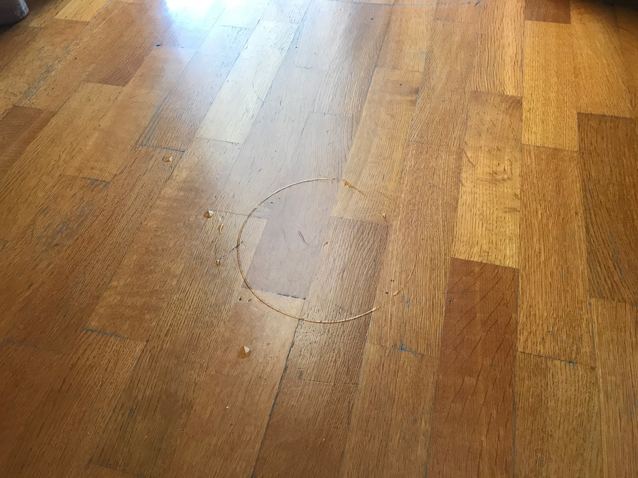 Manutenzione del parquet: come salvare il legno dal calore dei termosifoni Manutenzione del parquet: come salvare il legno dal calore dei termosifoni
