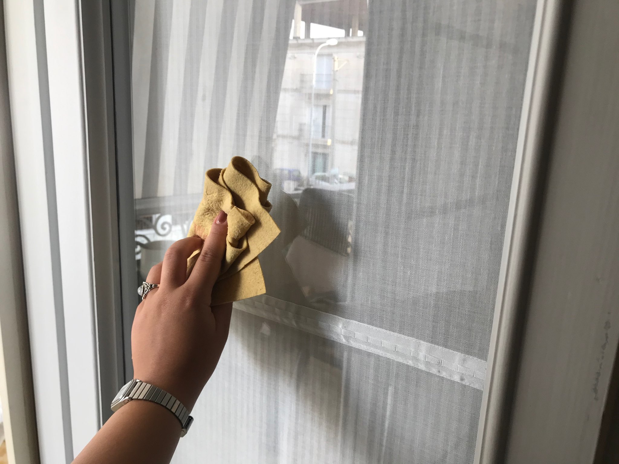 Vetri a prova di pioggia: come creare uno scudo naturale Vetri a prova di pioggia: come creare uno scudo naturale