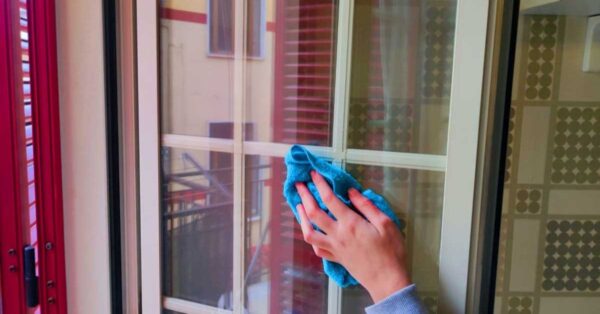 Vetri e pioggia: il segreto per eliminare le macchie