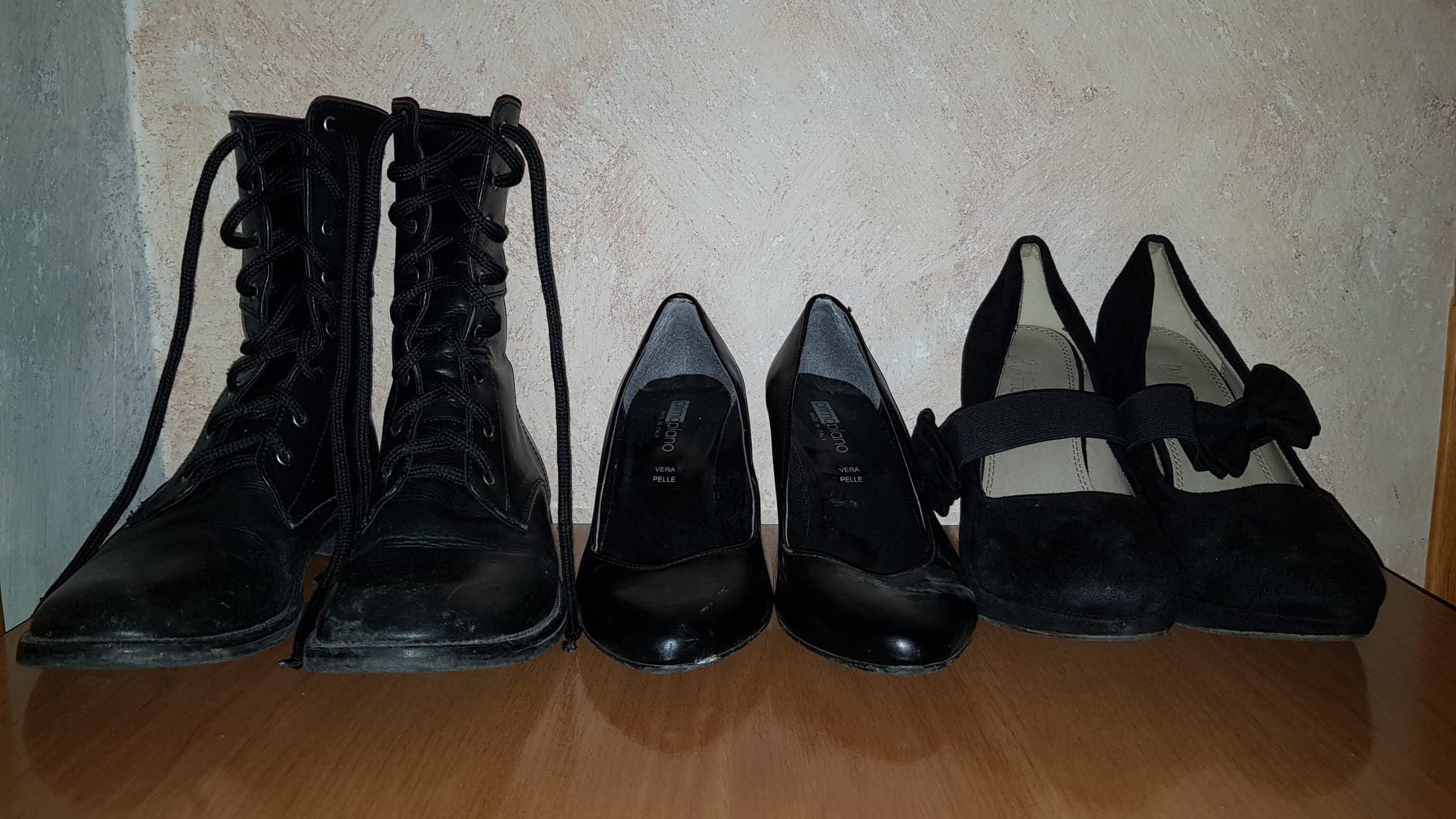Scarpe come nuove dopo la pioggia: i rimedi contro fango e macchie Scarpe come nuove dopo la pioggia: i rimedi contro fango e macchie