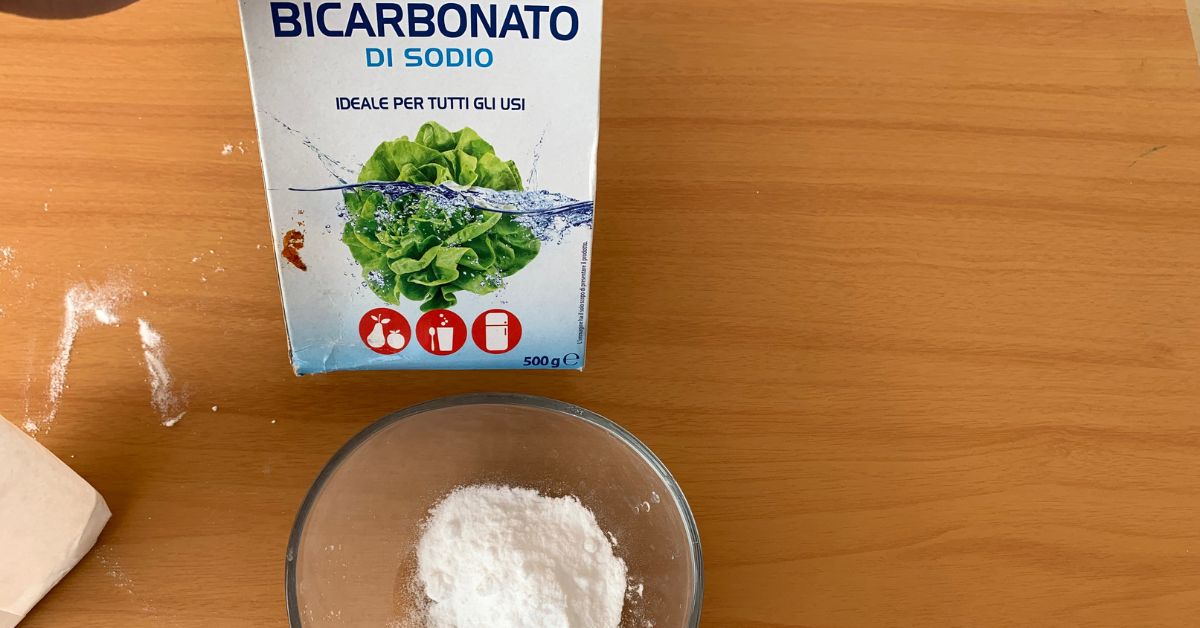 Le superfici da non pulire mai con il bicarbonato Le superfici da non pulire mai con il bicarbonato