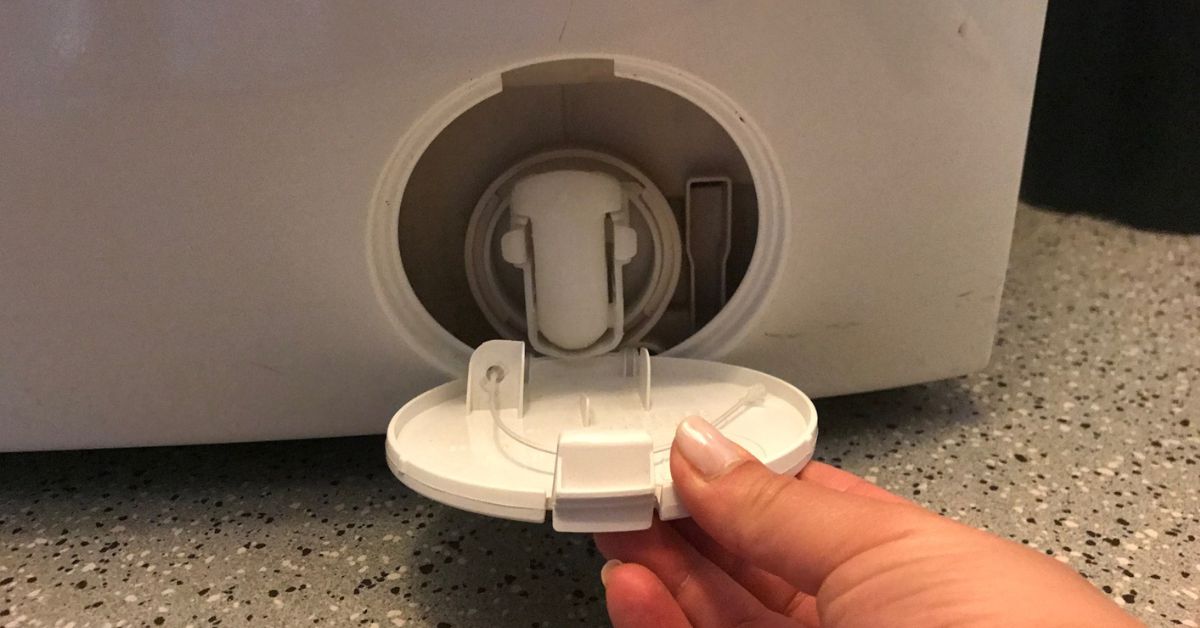 L’errore nascosto della lavatrice che fa puzzare anche i vestiti appena lavati L’errore nascosto della lavatrice che fa puzzare anche i vestiti appena lavati