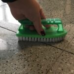 Fango in casa dopo la pioggia? Come pulire i pavimenti