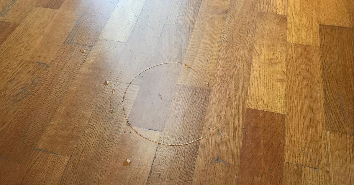 Manutenzione del parquet: come salvare il legno dal calore dei termosifoni Manutenzione del parquet: come salvare il legno dal calore dei termosifoni