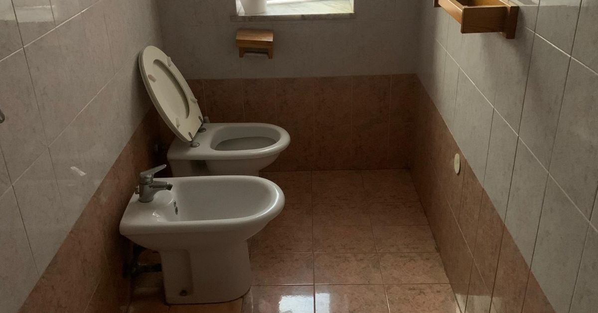 Il segreto per dire addio alla muffa nelle fughe del bagno Il segreto per dire addio alla muffa nelle fughe del bagno