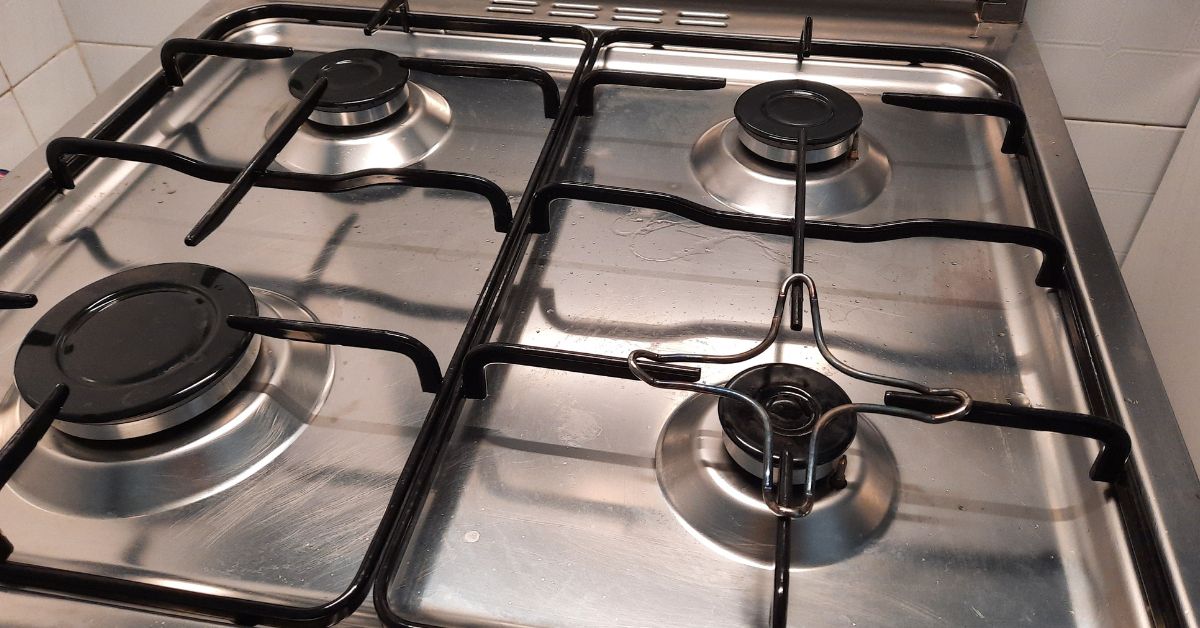 Il metodo per dire addio agli aloni sul piano cottura Il metodo per dire addio agli aloni sul piano cottura