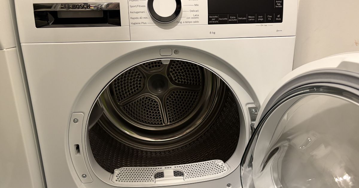 L’errore che fa uscire i panni ancora umidi dall’asciugatrice L’errore che fa uscire i panni ancora umidi dall’asciugatrice