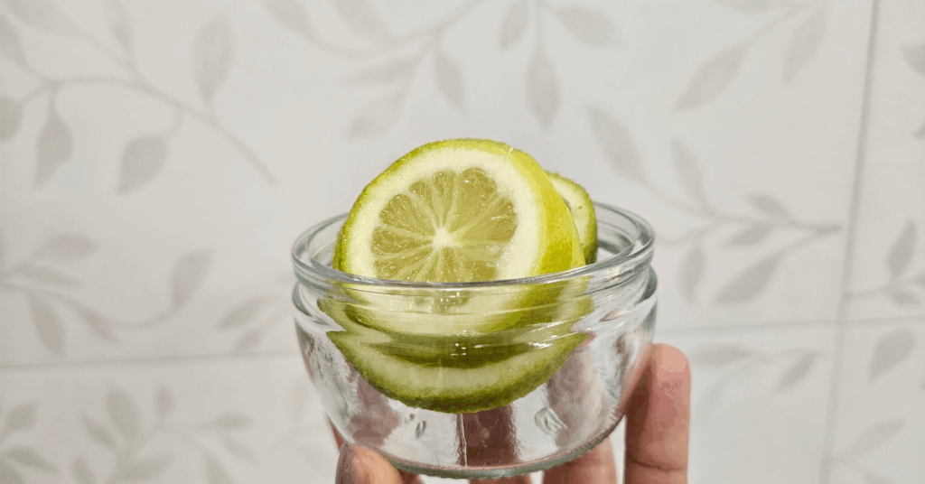 Come sciogliere le incrostazioni del microonde in pochi minuti