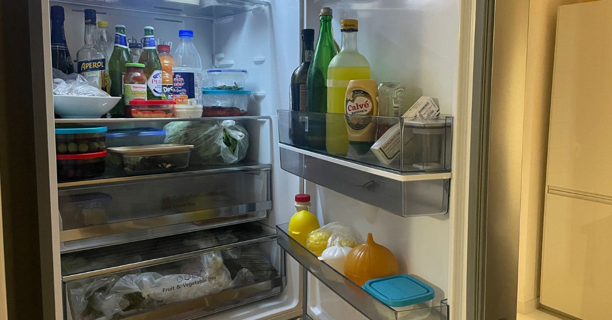 Il metodo per pulire il frigo senza la noia di svuotarlo tutto Il metodo per pulire il frigo senza la noia di svuotarlo tutto