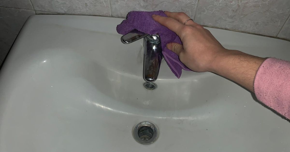 L’abitudine quotidiana che fa puzzare lo scarico del lavandino L’abitudine quotidiana che fa puzzare lo scarico del lavandino