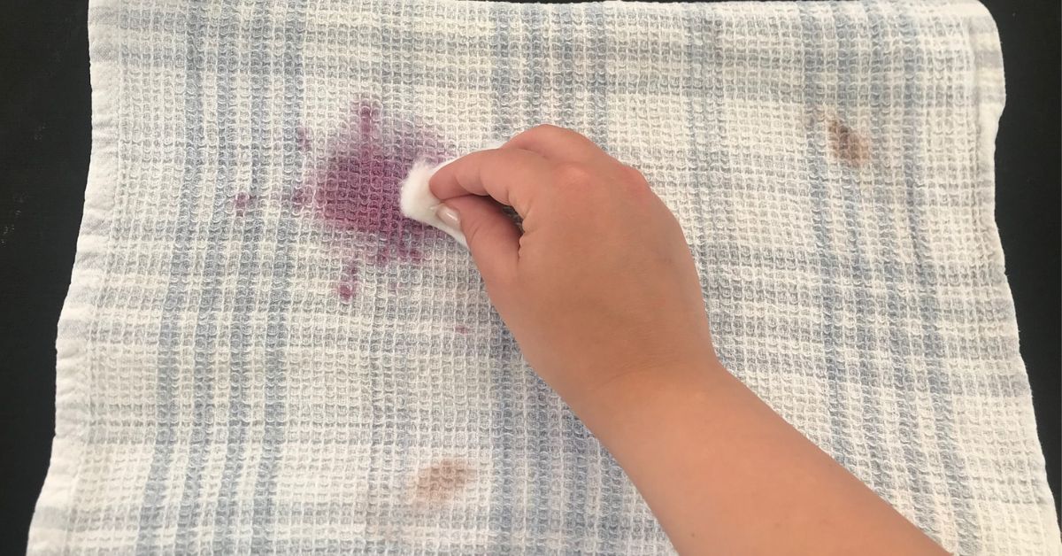 Cosa non fare quando una macchia è appena comparsa Cosa non fare quando una macchia è appena comparsa