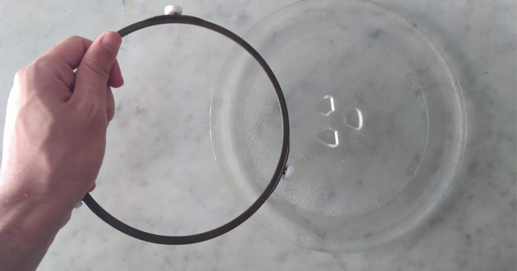 Come sciogliere le incrostazioni del microonde in pochi minuti