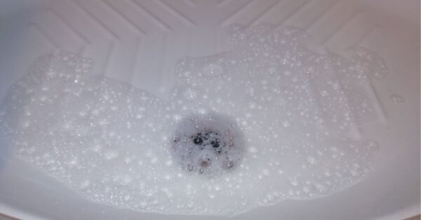 Sblocca l’acqua stagnante della doccia in pochi secondi