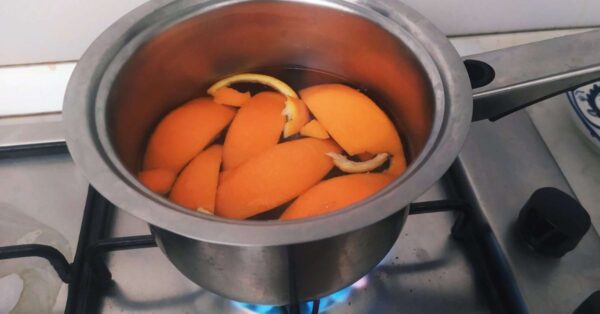 L’odore di fritto sparisce dalla cucina in dieci minuti con un trucco