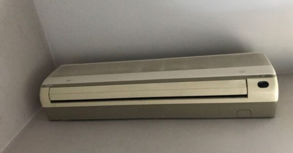 I punti invisibili del salotto che nessuno pulisce mai e dove si annida lo sporco