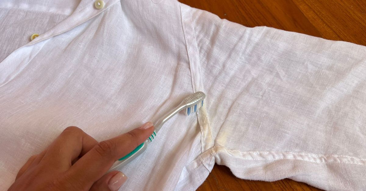 Il metodo dell’acqua calda e limone per eliminare le macchie gialle Il metodo dell’acqua calda e limone per eliminare le macchie gialle