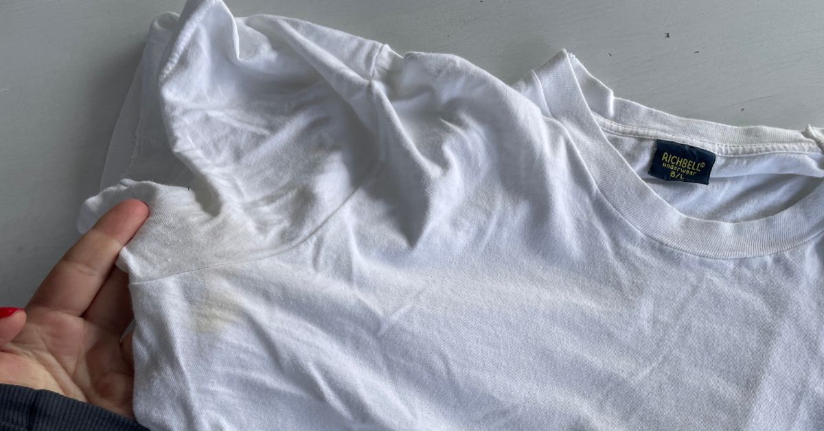 Il segreto del prelavaggio naturale contro le macchie di deodorante Il segreto del prelavaggio naturale contro le macchie di deodorante