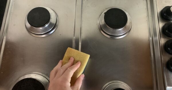 Perché si accumula sporco tra piano cucina e parete e come evitarlo