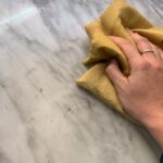 Le superfici della casa che non andrebbero mai pulite con prodotti acidi