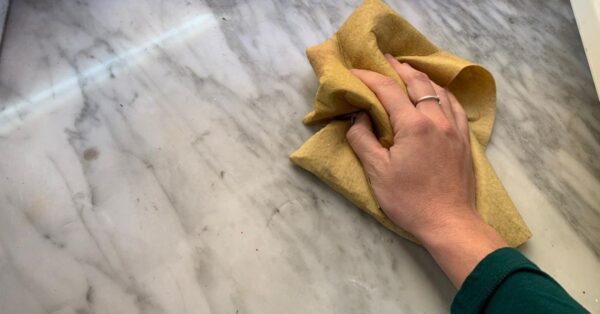 Le superfici della casa che non andrebbero mai pulite con prodotti acidi