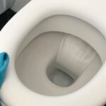 Il punto nascosto dietro il wc che molti dimenticano di pulire