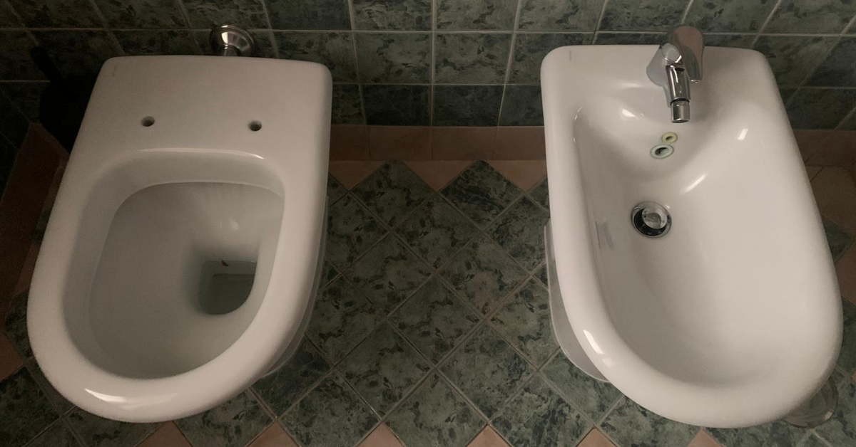 Come far tornare bianchi i sanitari ingialliti dal tempo Come far tornare bianchi i sanitari ingialliti dal tempo