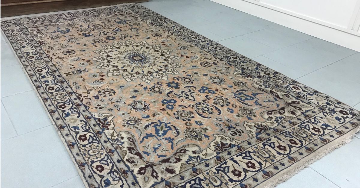 Il test del cotton fioc da fare sul tappeto prima di pulirlo Il test del cotton fioc da fare sul tappeto prima di pulirlo